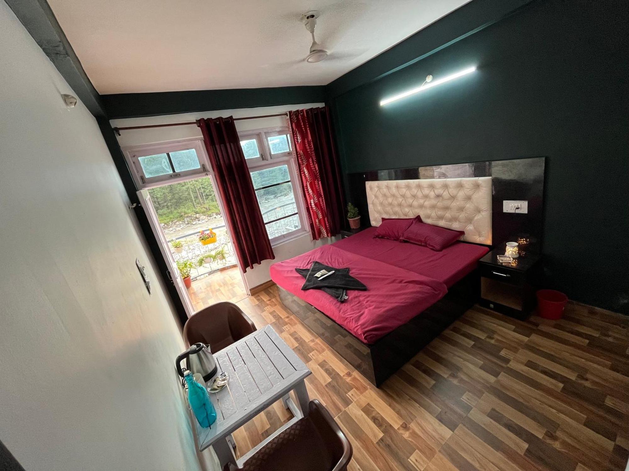 Shanti Cafe & Hostels كاسول المظهر الخارجي الصورة