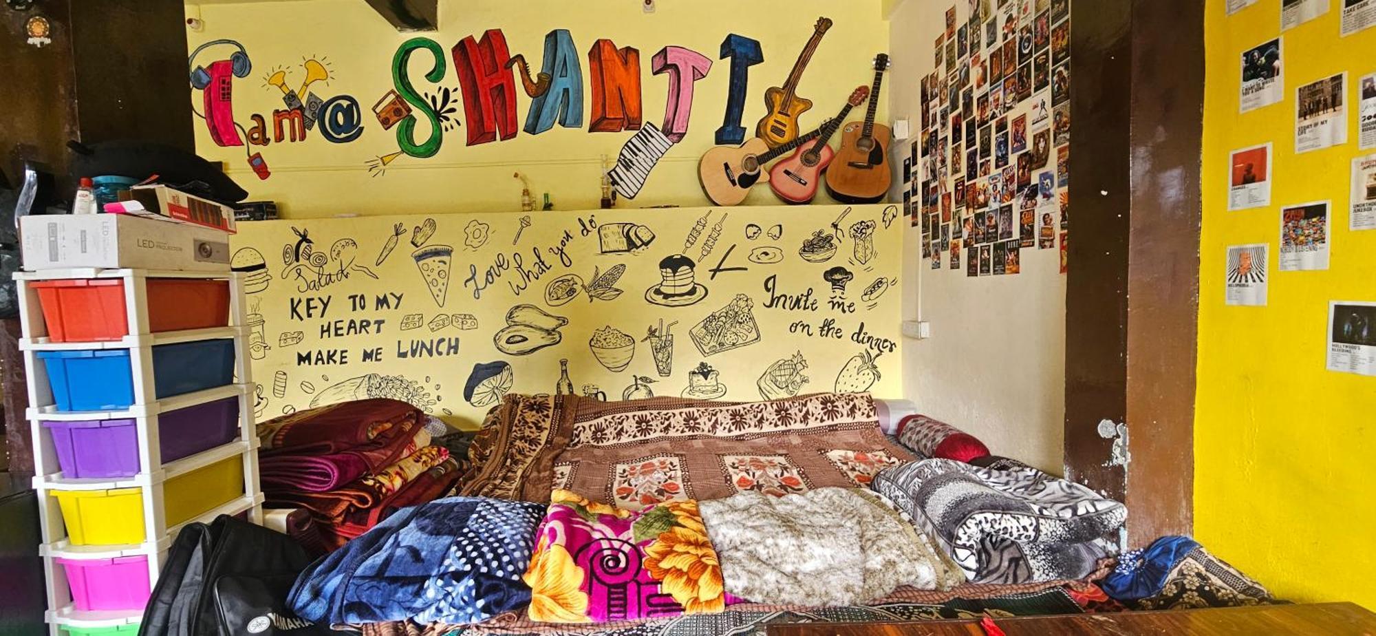 Shanti Cafe & Hostels كاسول المظهر الخارجي الصورة