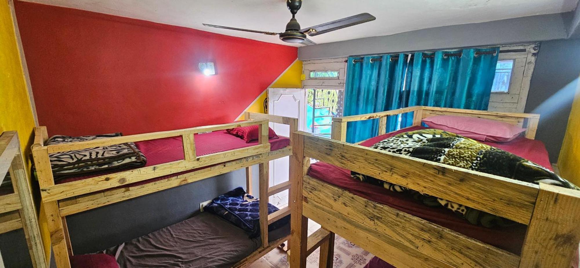 Shanti Cafe & Hostels كاسول المظهر الخارجي الصورة