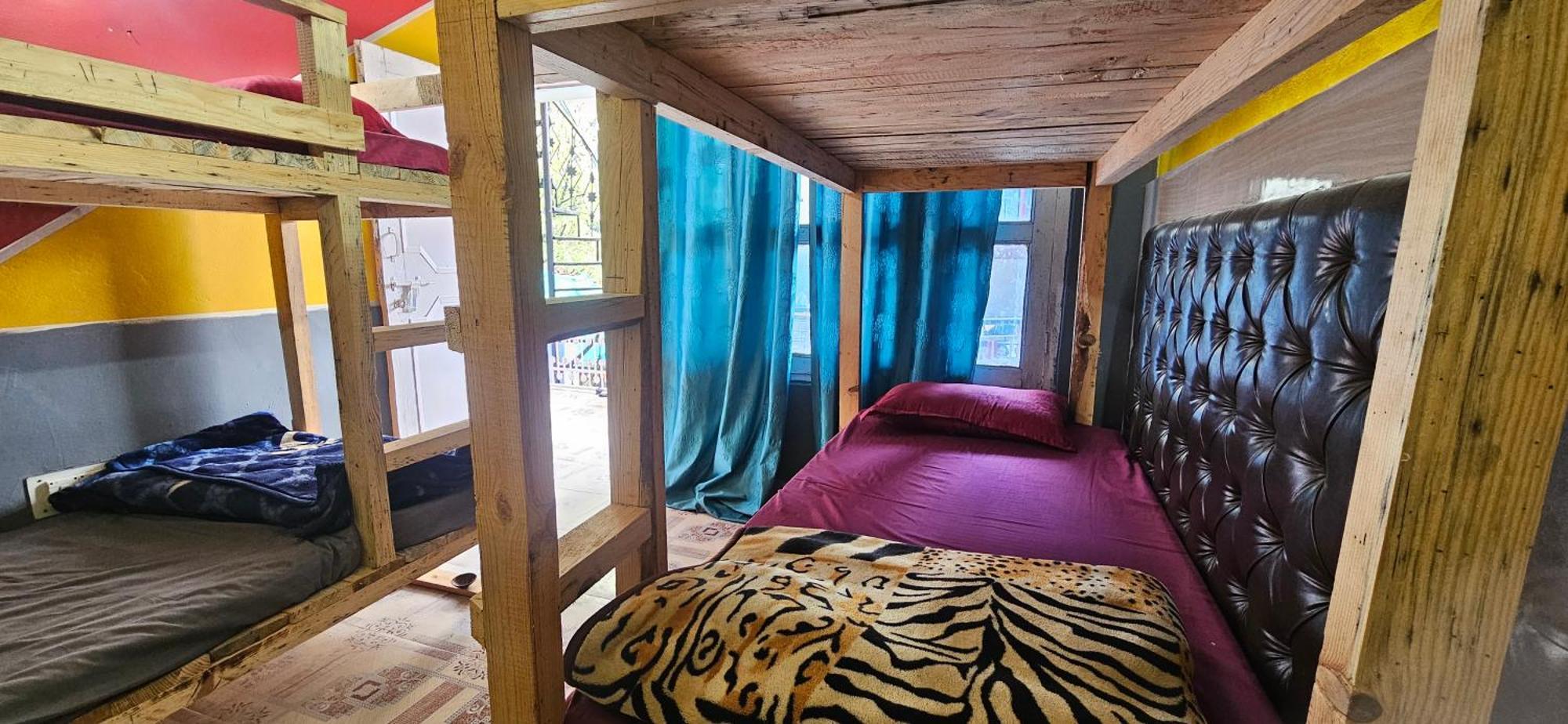 Shanti Cafe & Hostels كاسول المظهر الخارجي الصورة