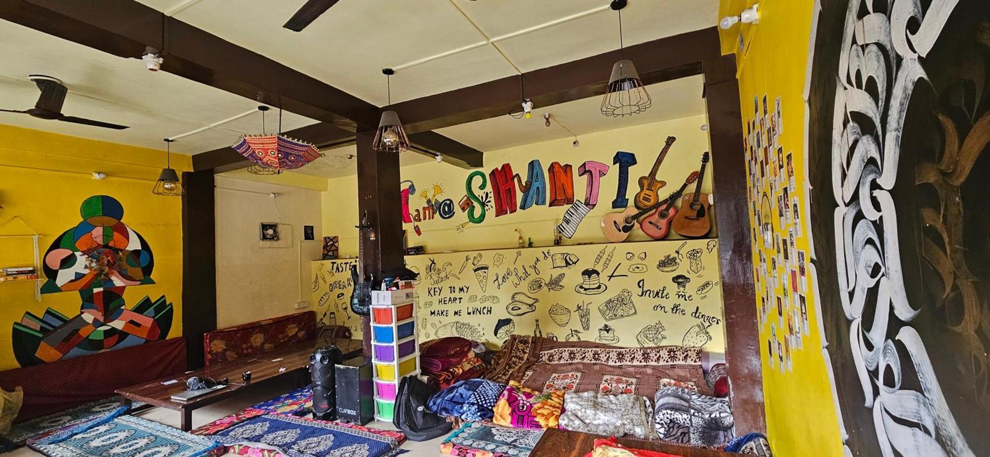 Shanti Cafe & Hostels كاسول المظهر الخارجي الصورة